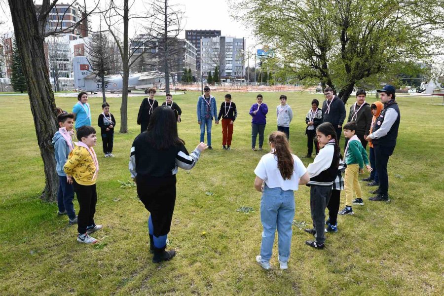 Çocuklar İzciliği Öğreniyor