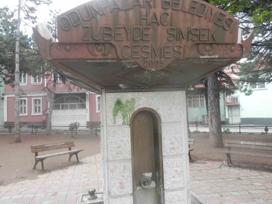 Hayırsever Vatandaşın 18 Yıl Önce Yaptırdığı Çeşme Atıl Hale Geldi