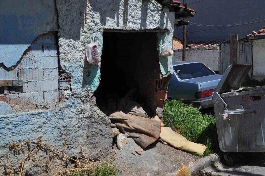 Metruk Binaya Dadanan Tinerciler Vatandaşı İllallah Ettirdi