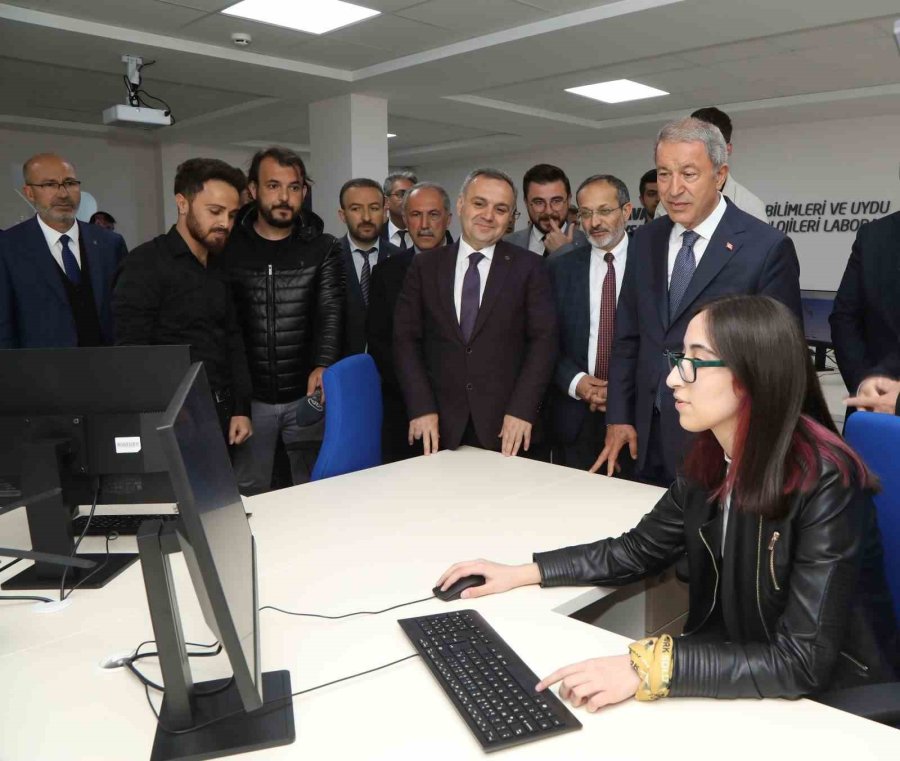 Erü’de Tusaş Uzay Bilimleri Ve Uydu Teknolojileri Laboratuvarı’nın Açılışı Gerçekleştirildi