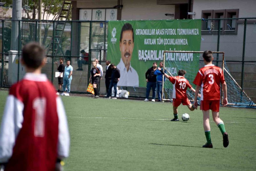 Karatay’da “ortaokullar Arası Dostluk Ve Kardeşlik Futbol Turnuvası” Başladı