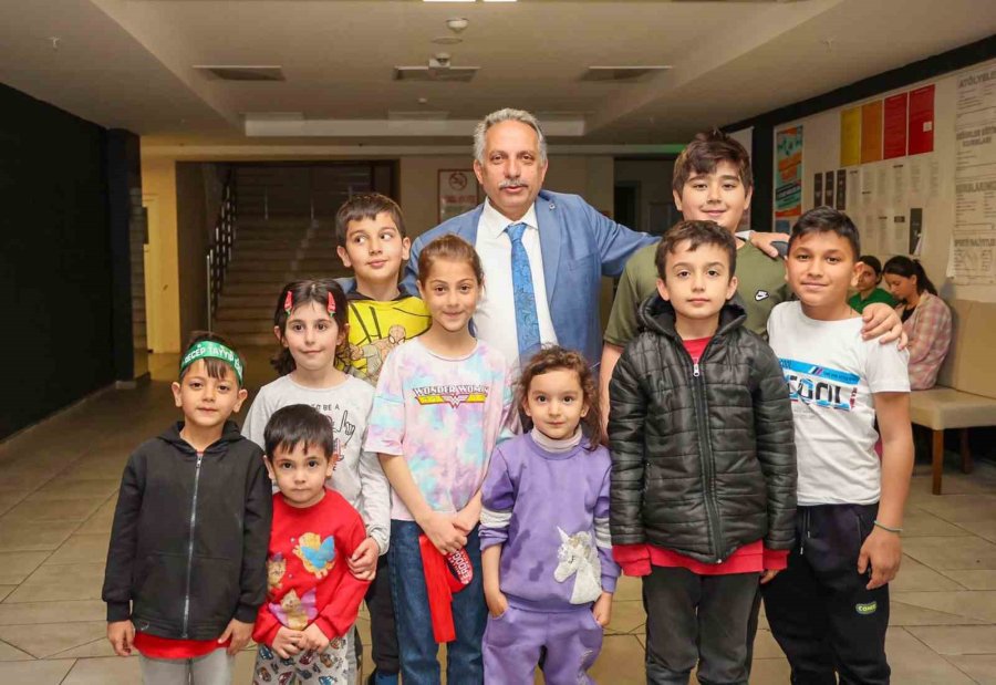 Başkan Yalçın Ve Kaymakam Dönmez Depremzedeleri Yalnız Bırakmıyor