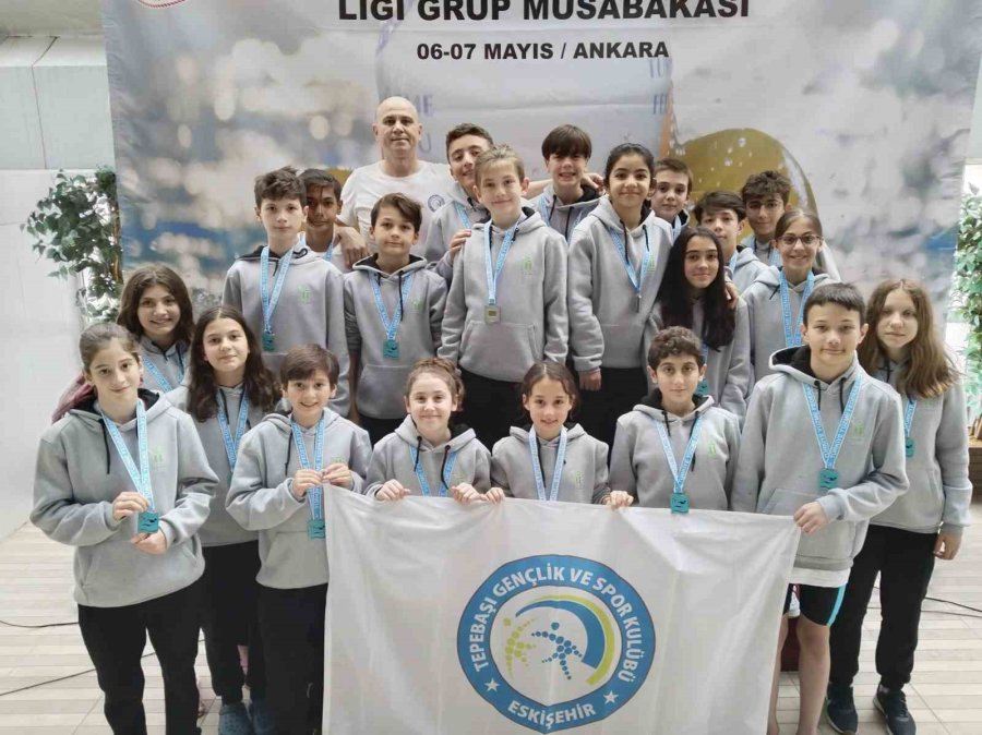 Tepebaşı’nın Yüzücüleri Bölge Müsabakasına Katılacak