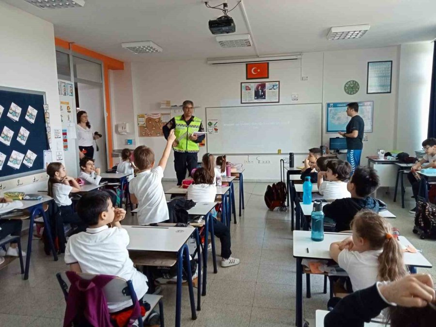 Trafik Haftası’nda Öğrencilere Eğitim Verildi