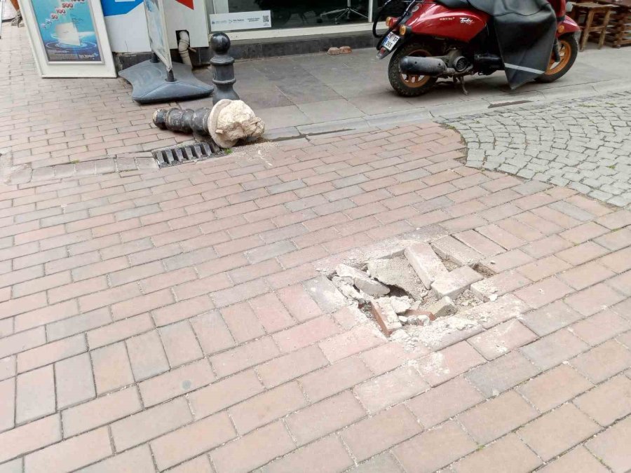 Demir Duba Bile Araçların Geçişine Engel Olamadı