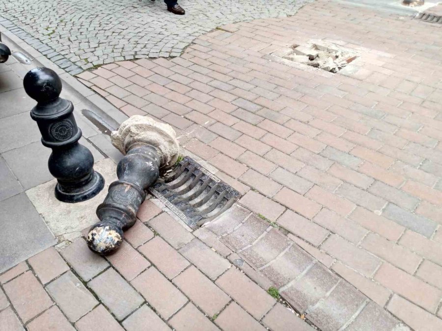 Demir Duba Bile Araçların Geçişine Engel Olamadı