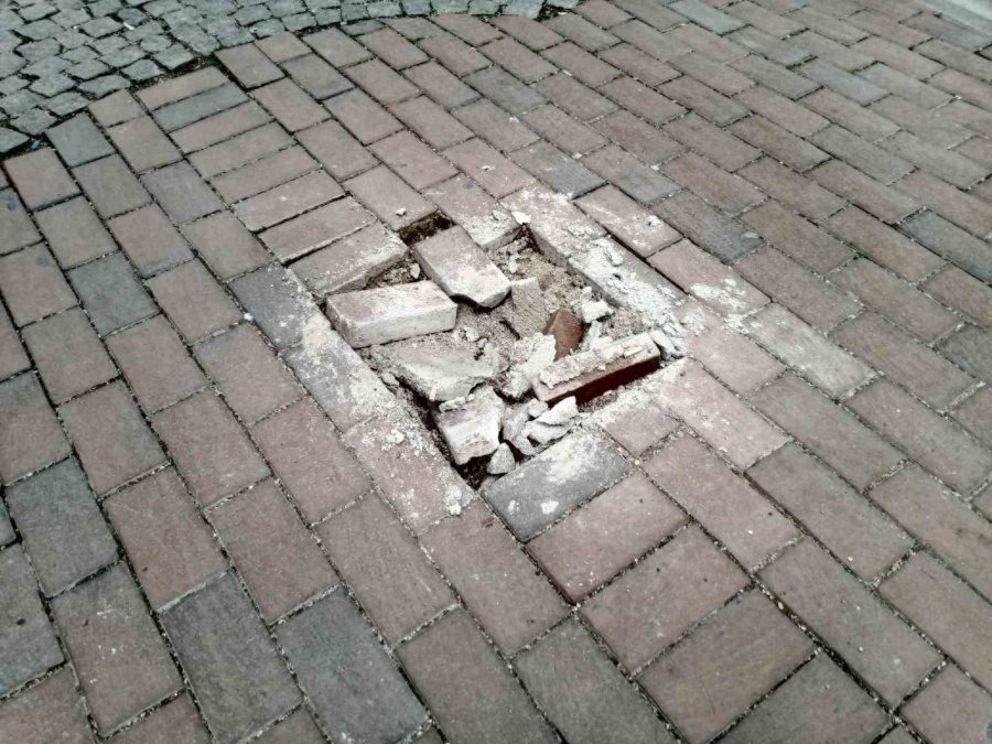 Demir Duba Bile Araçların Geçişine Engel Olamadı