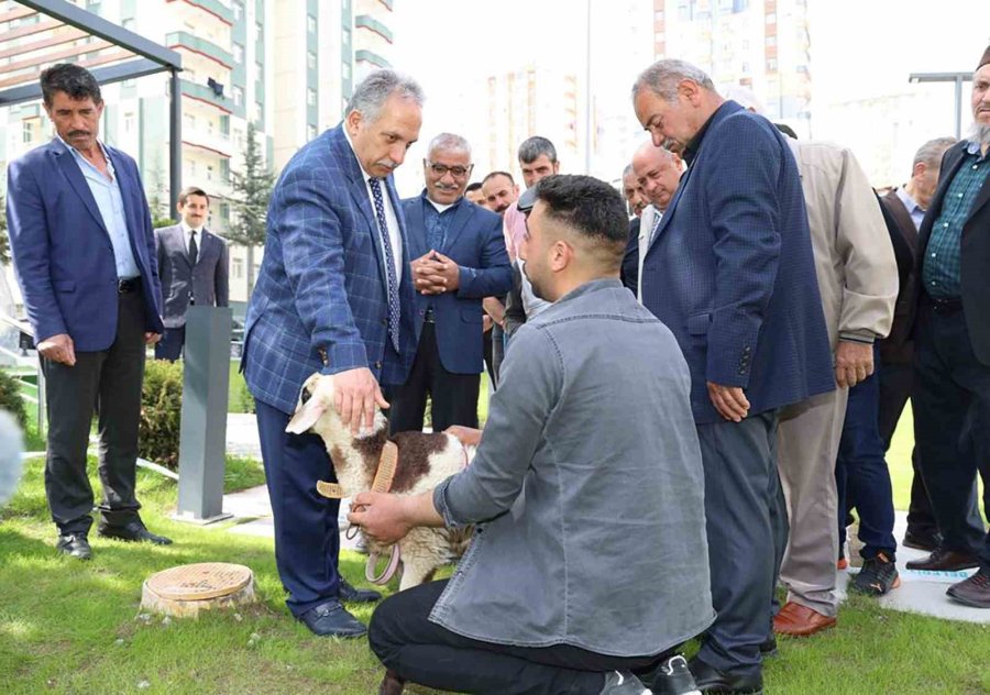 Başkan Yalçın’a ‘çiftçiler Günü’ Sürprizi