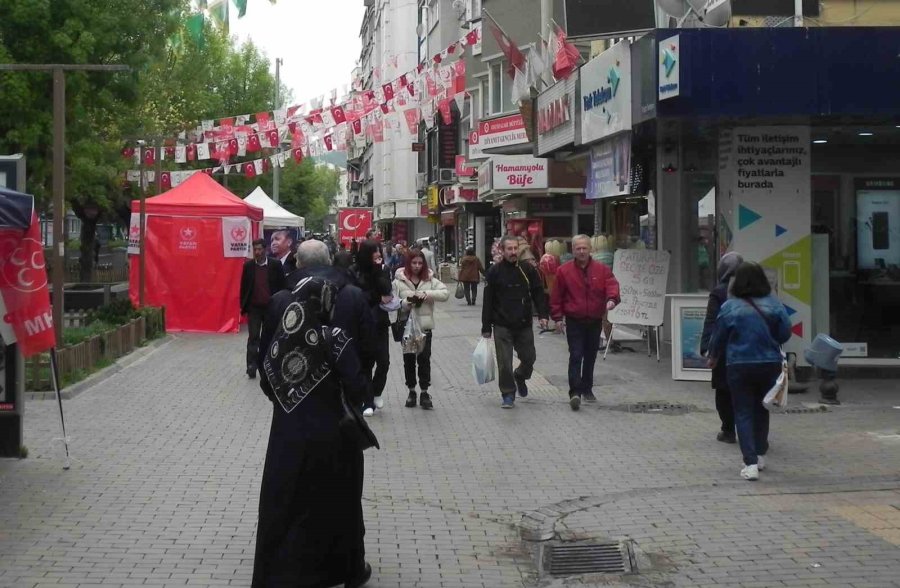 Yaz Mevsimi Kışa, Kış Da Yaza Karıştı