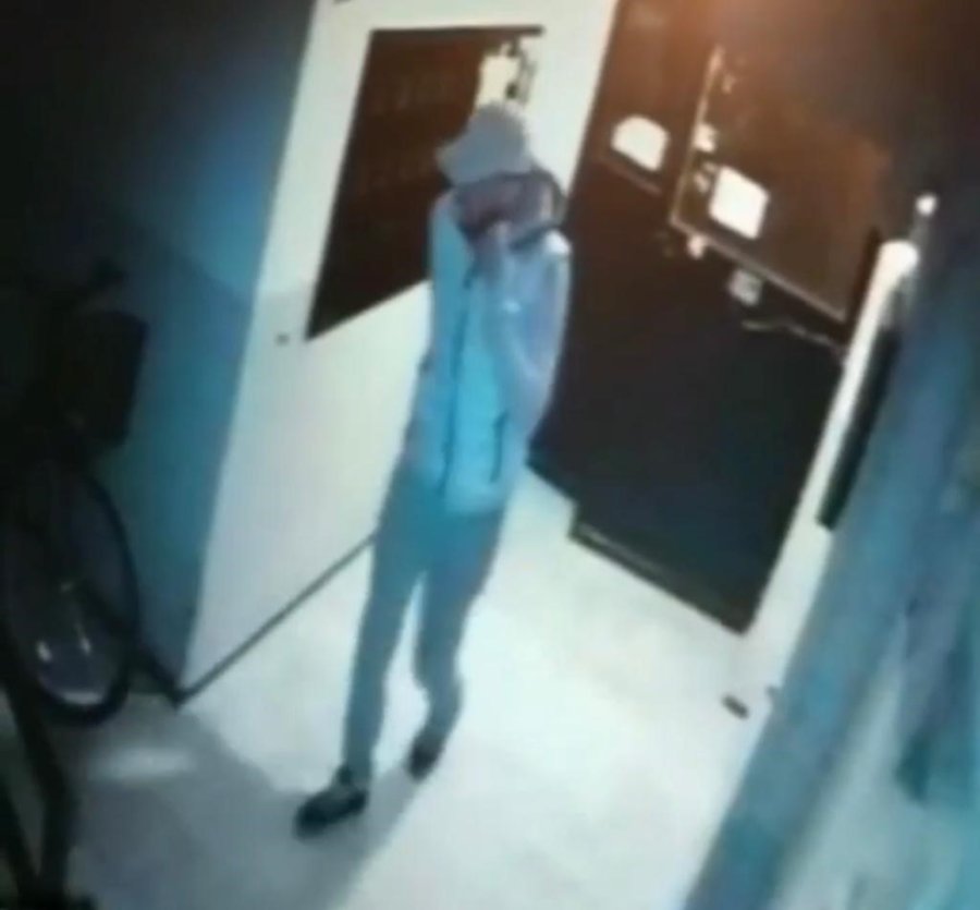 Yüzünü Gizleyen Hırsız Bebek Koltuğu Takılı Bisikleti Çaldı