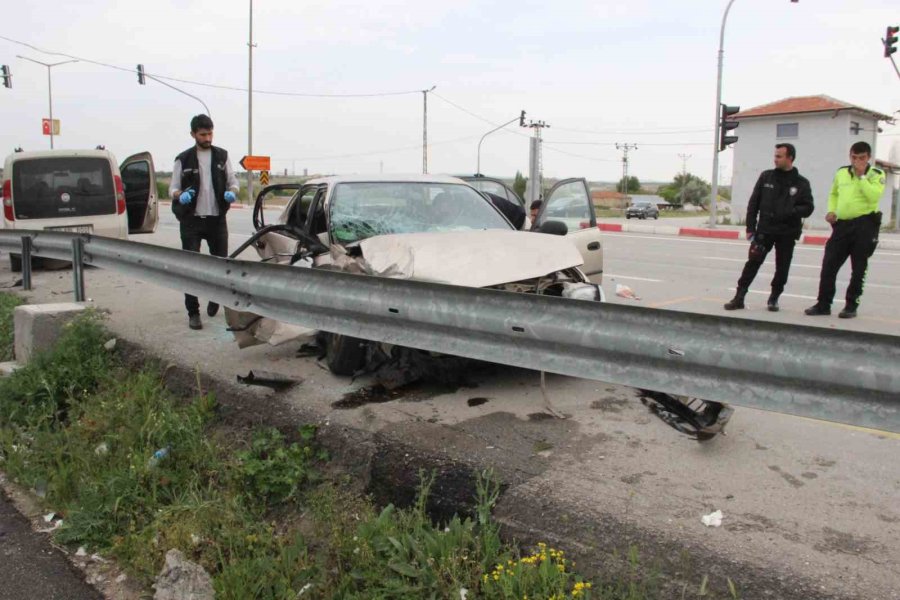 Karaman’da Otomobil İle Hafif Ticari Araç Çarpıştı: 7 Yaralı
