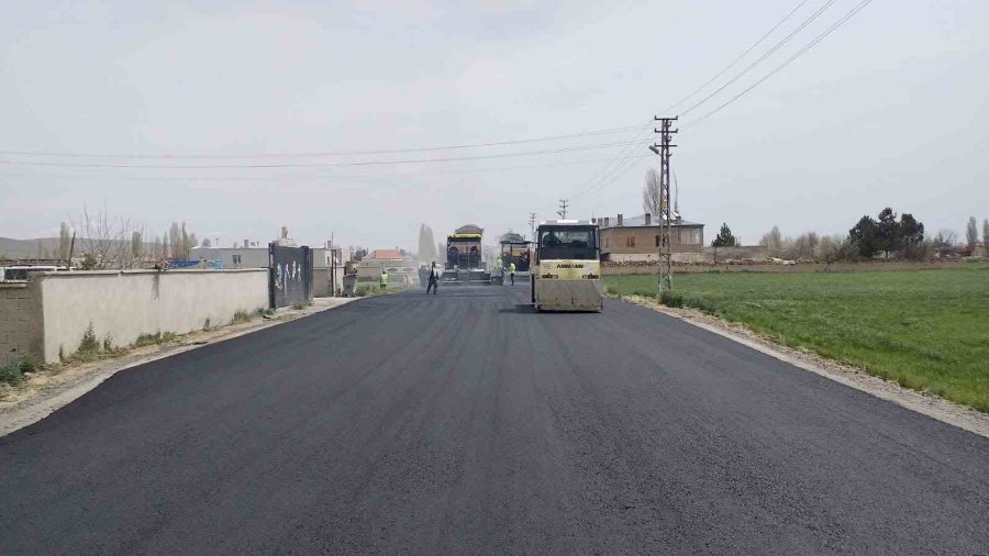 Başkan Büyükkılıç Verdiği Sözü Tuttu: Akmescit’te 4 Milyon Tl’lik Asfalt Çalışması Yapılıyor