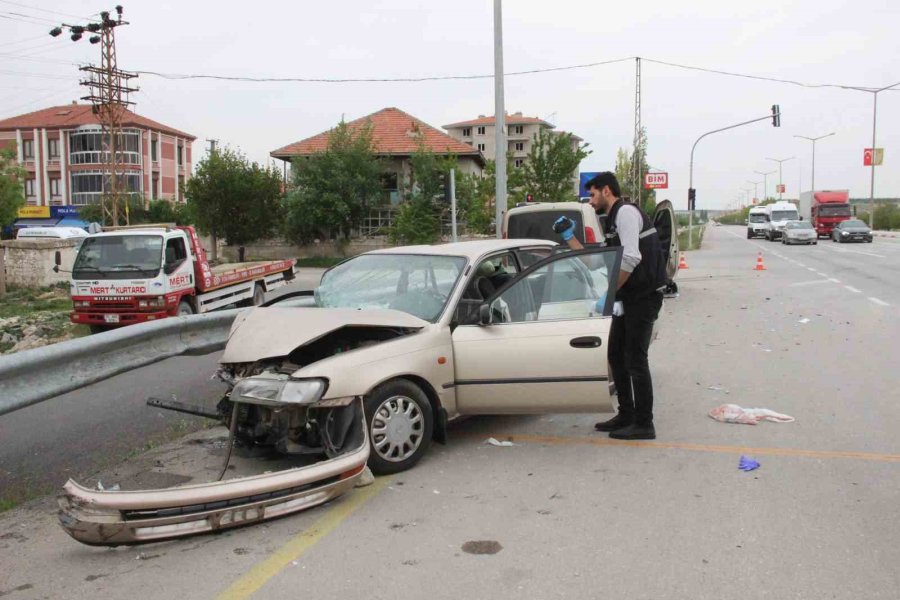 Karaman’da Otomobil İle Hafif Ticari Araç Çarpıştı: 7 Yaralı
