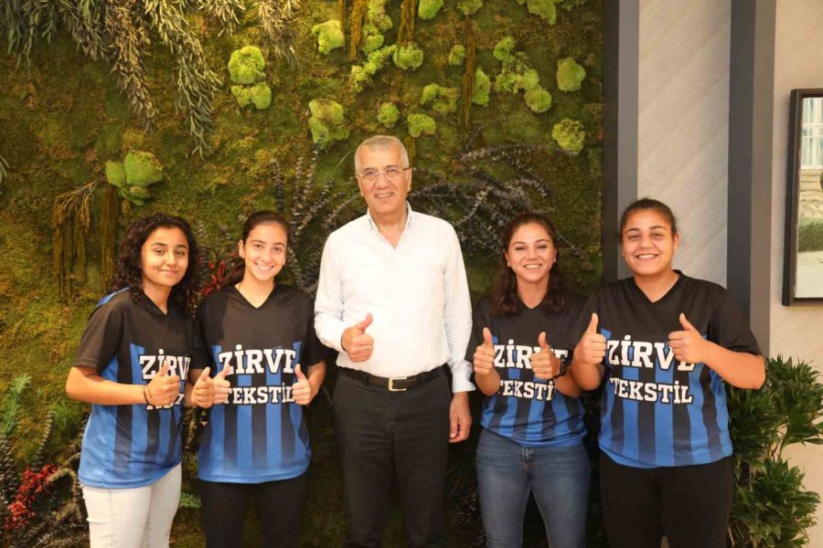 Kadın Sporcular Başarılarını Başkan Tarhan İle Paylaştı