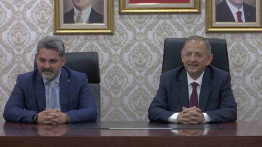 Tdp Kayseri İl Yönetimi Ak Parti’ye Katıldı, Rozetlerini Özhaseki Taktı