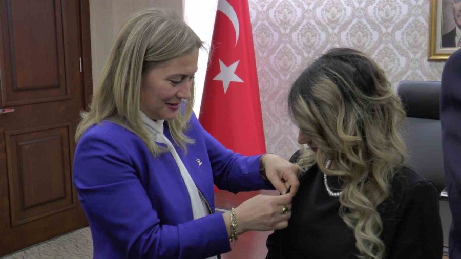 Tdp Kayseri İl Yönetimi Ak Parti’ye Katıldı, Rozetlerini Özhaseki Taktı