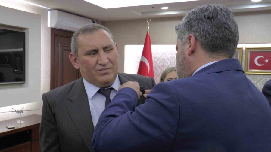 Tdp Kayseri İl Yönetimi Ak Parti’ye Katıldı, Rozetlerini Özhaseki Taktı