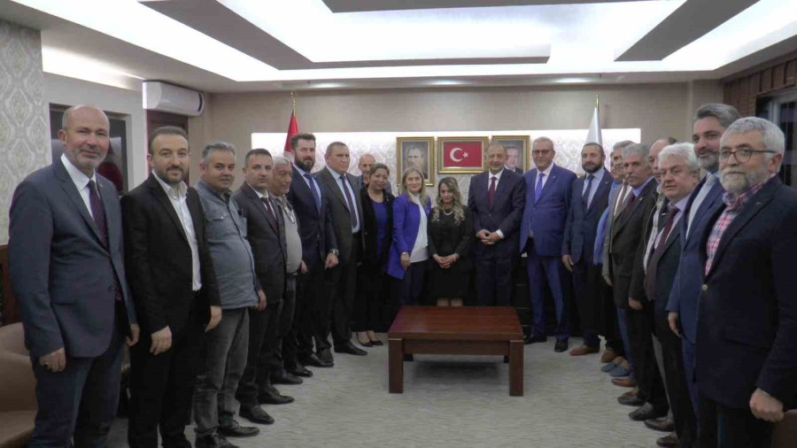 Tdp Kayseri İl Yönetimi Ak Parti’ye Katıldı, Rozetlerini Özhaseki Taktı