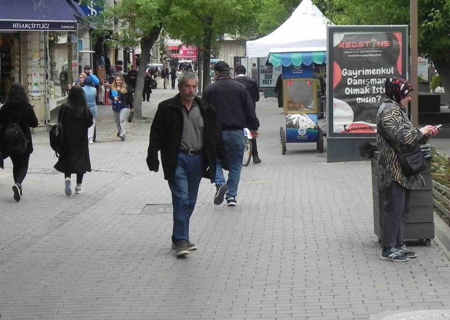 Yaz Mevsimi Kışa, Kış Da Yaza Karıştı