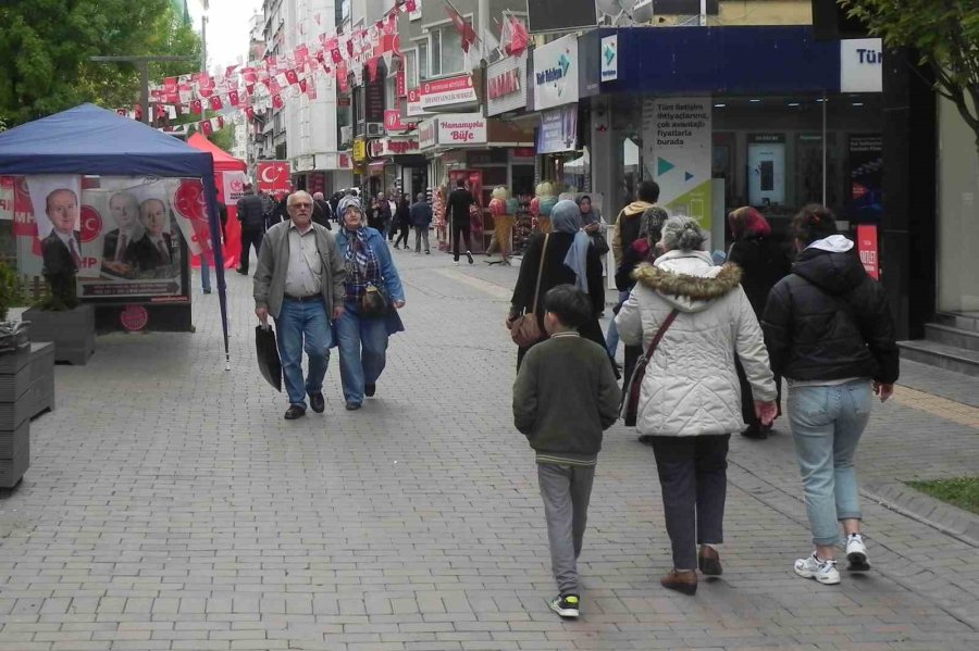 Yaz Mevsimi Kışa, Kış Da Yaza Karıştı