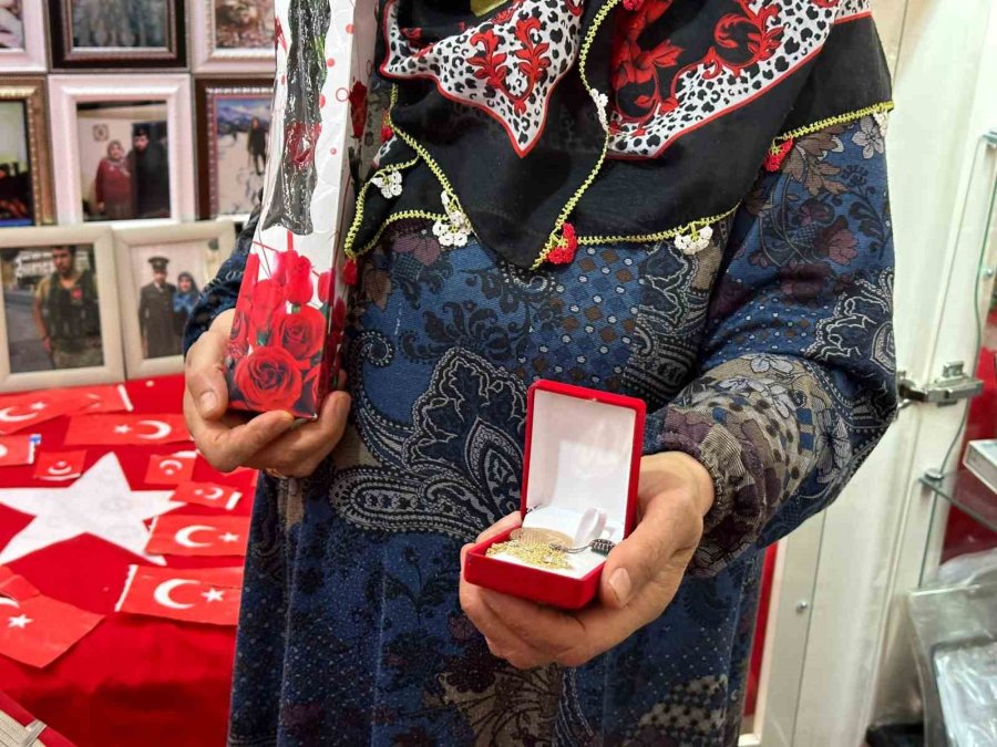 Belçika’dan Şehit Annesine Gelen ’yalan’ Telefonu