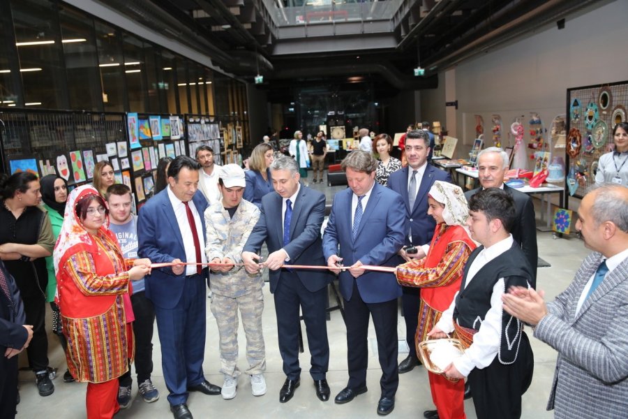 Agü’de Engelliler Haftası, “hayatın Renkleri, Engelsiz Dokunuşlar” Temasıyla Kutlandı