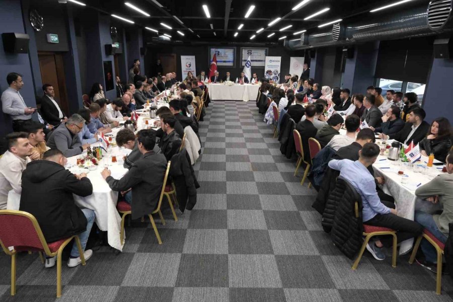 Bakan Dönmez Megem’de Eğitim Alan Kursiyerlerle Bir Araya Geldi