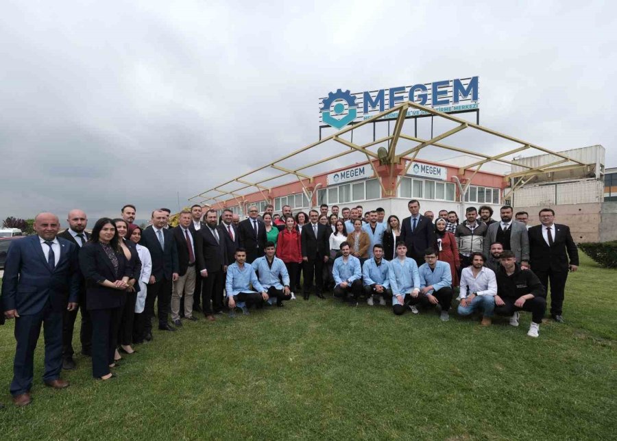 Bakan Dönmez Megem’de Eğitim Alan Kursiyerlerle Bir Araya Geldi