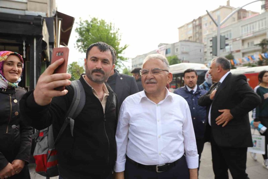 Başkan Büyükkılıç, Esnaf Ve Vatandaşlarla Buluştu