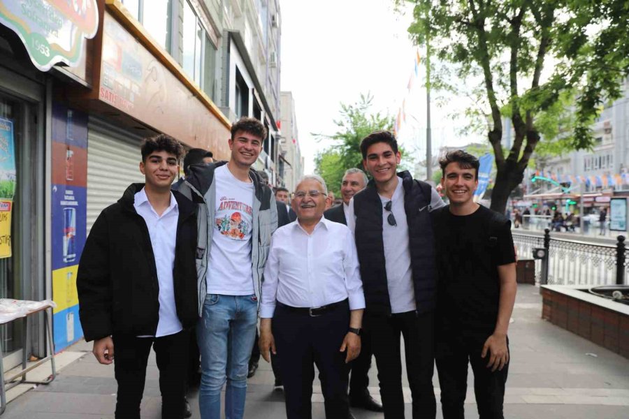 Başkan Büyükkılıç, Esnaf Ve Vatandaşlarla Buluştu