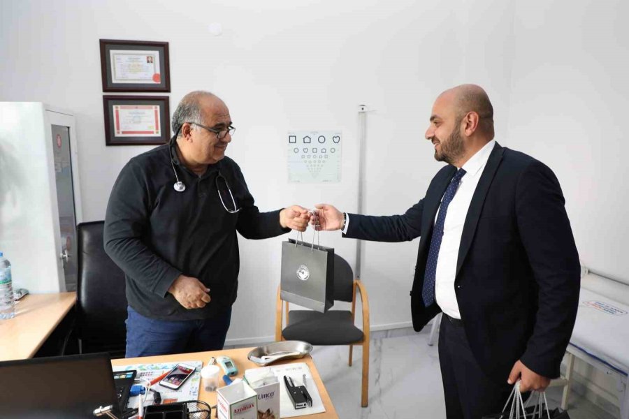 Başkan Yalçın Hemşireler Günü’nde Sağlıkçıları Yine Unutmadı