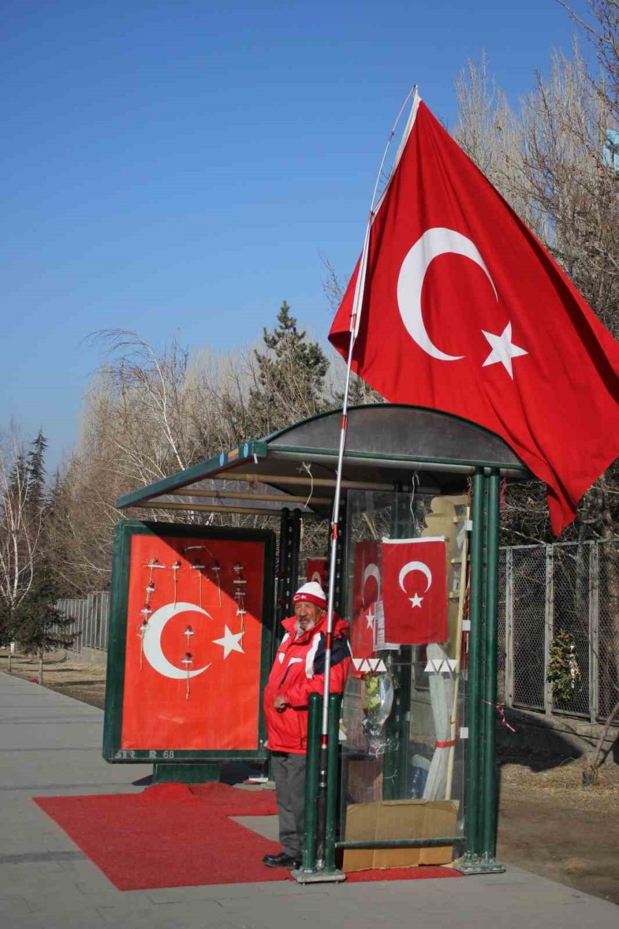 ’bayrak Dede’ Hayatını Kaybetti