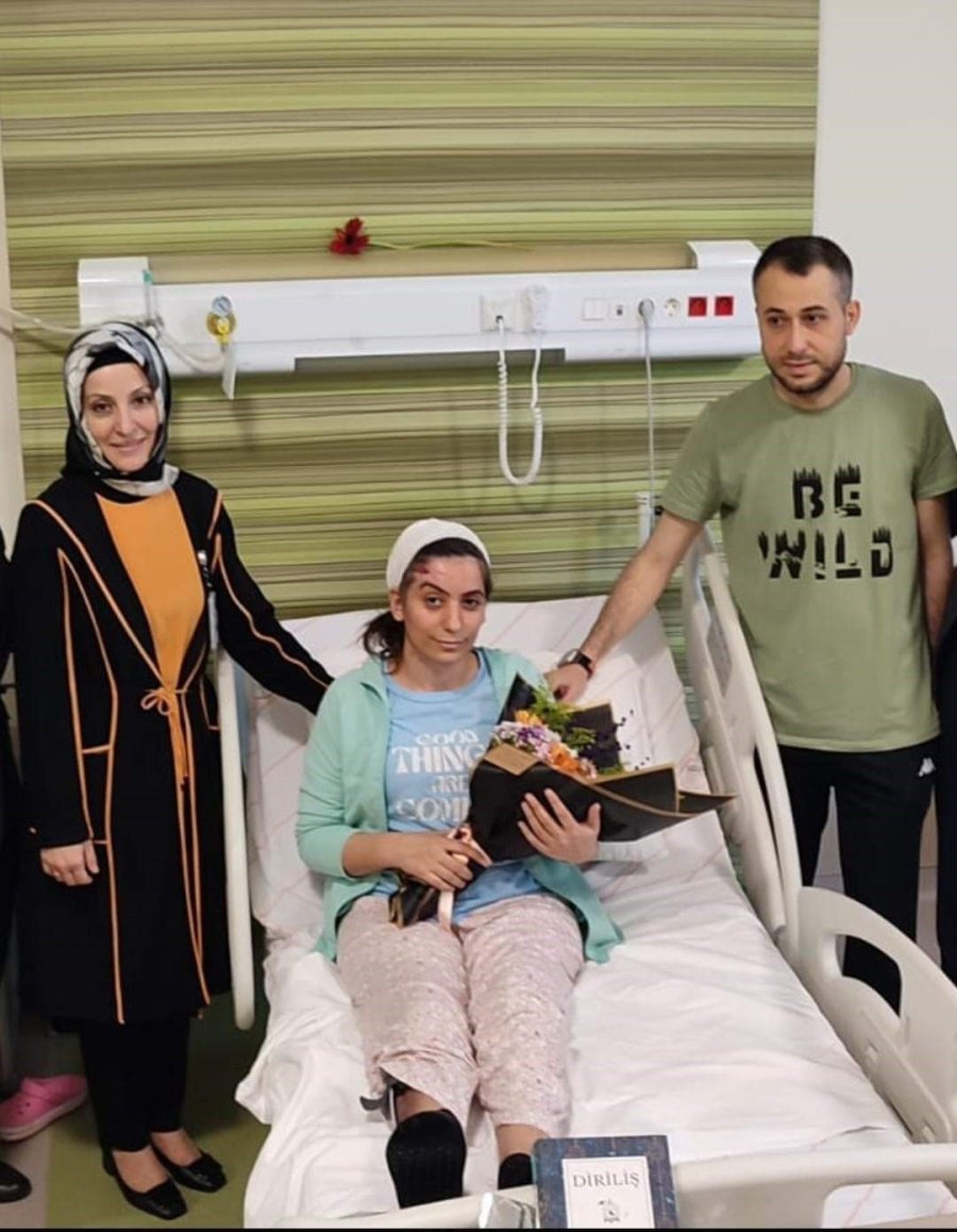 Depremzede Hemşireye ‘hemşireler Günü’ Jesti