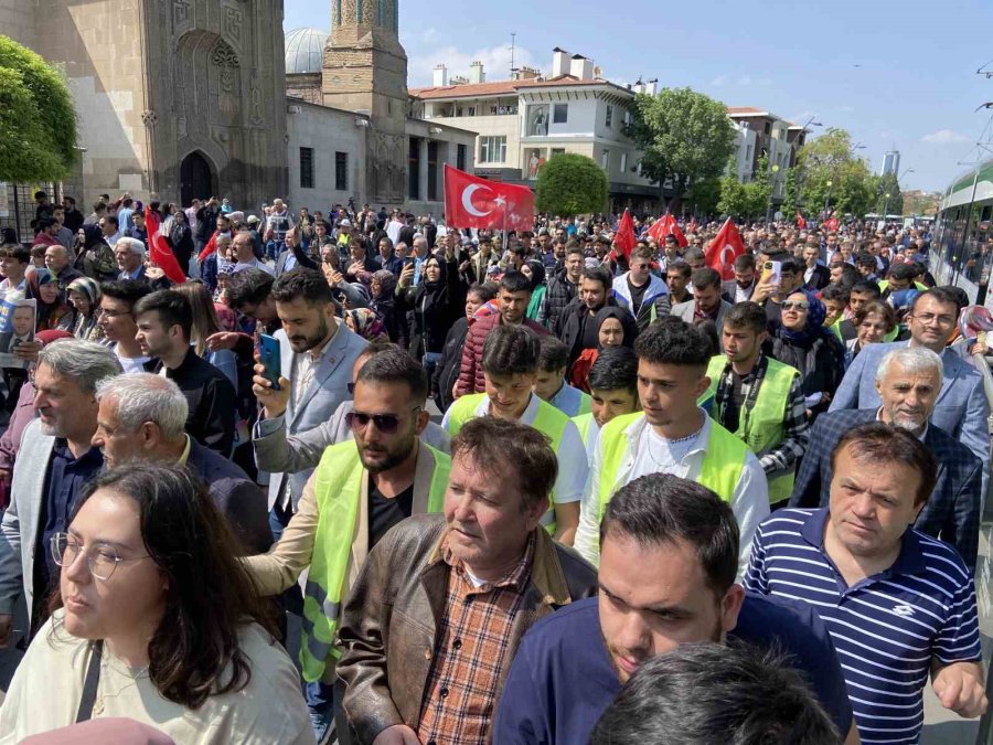 Ak Parti Konya Teşkilatı Seçim Çalışmalarını Yürüyüşle Tamamladı