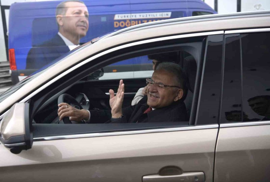 Büyükkılıç Togg’la Şehir Turu Attı