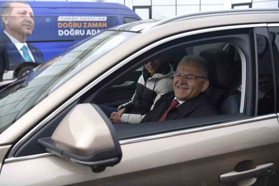 Büyükkılıç Togg’la Şehir Turu Attı