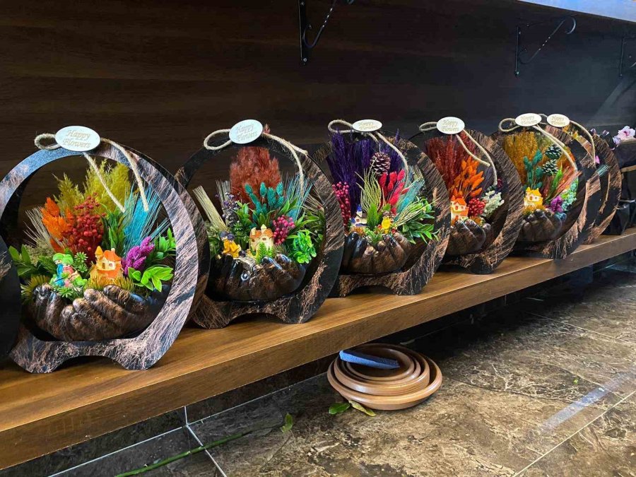 Çiçekçilerde ’anneler Günü’ Mesaisi