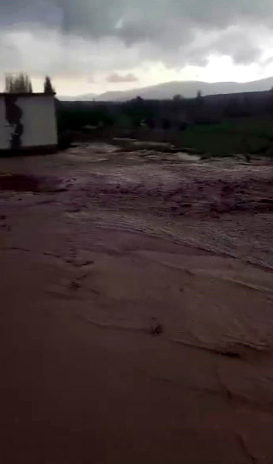 Sağanak Yağış Tomarza’da Sele Dönüştü