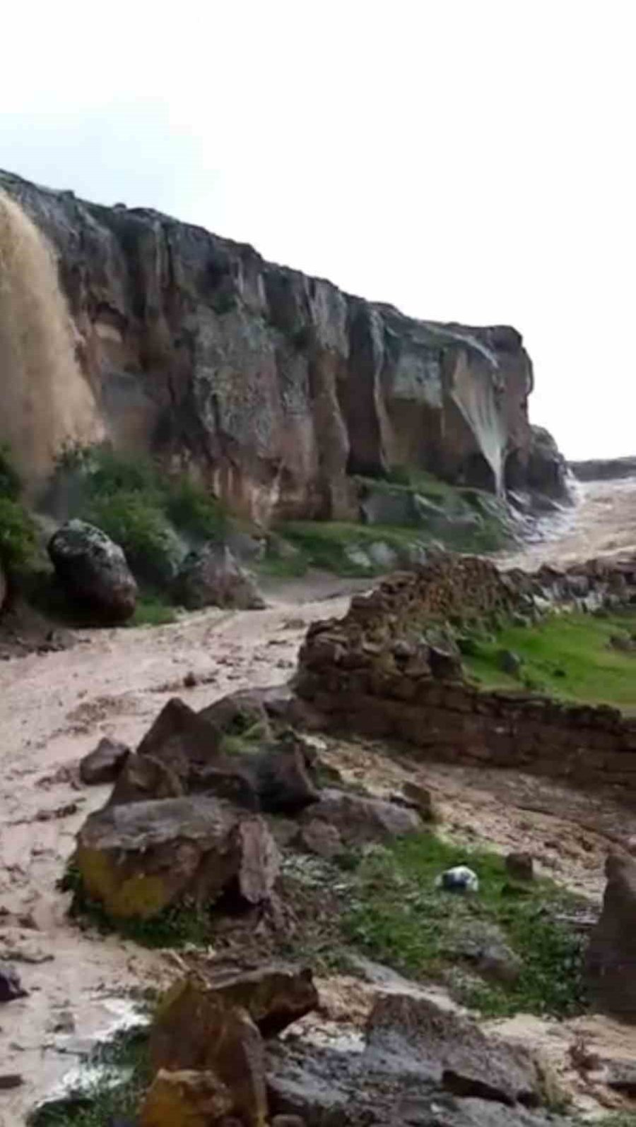 Sağanak Yağış Tomarza’da Sele Dönüştü
