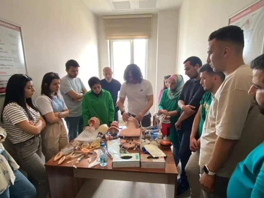 Ambulans Görevlilerine Eğitim Verildi