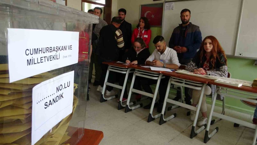 Aksaray’da Oylar Sandıkla Buluşuyor