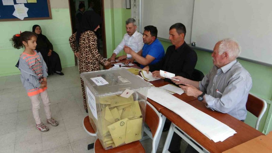 Aksaray’da Oylar Sandıkla Buluşuyor