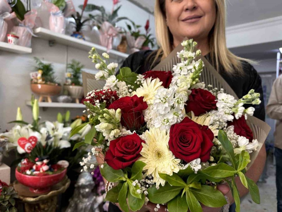 Eskişehirliler Oy Kullandıktan Sonra Çiçekçilerde Soluğu Aldı