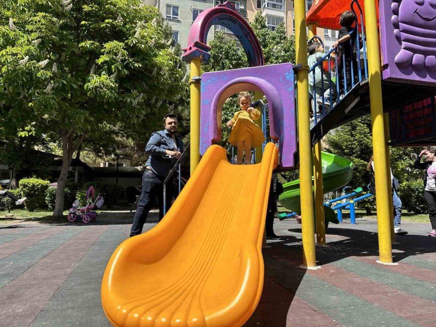 Eskişehirliler Önce Sandığa, Sonra Parklara Koştu