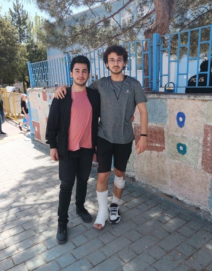 Dün Kaza Geçirdi, Bugün Hayatındaki İlk Oyunu Kullandı