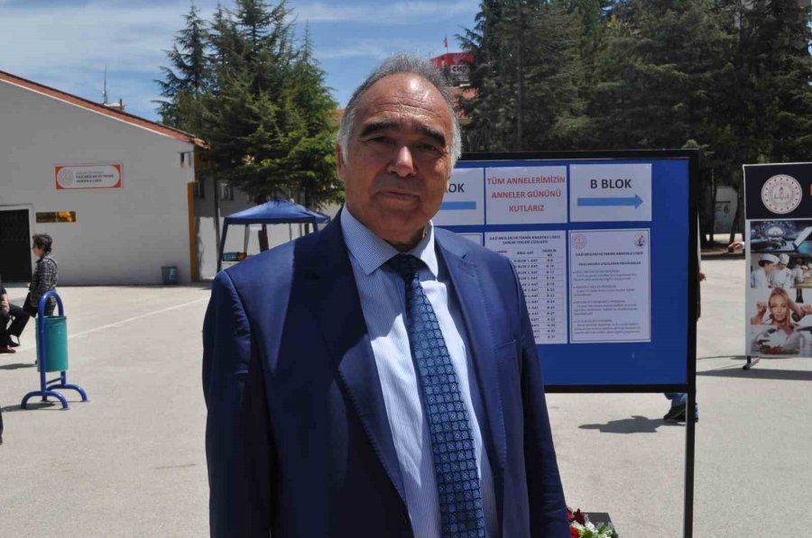 Bu Okulda Oy Kullanmaya Gelenler Sürprizle Karşılaştı