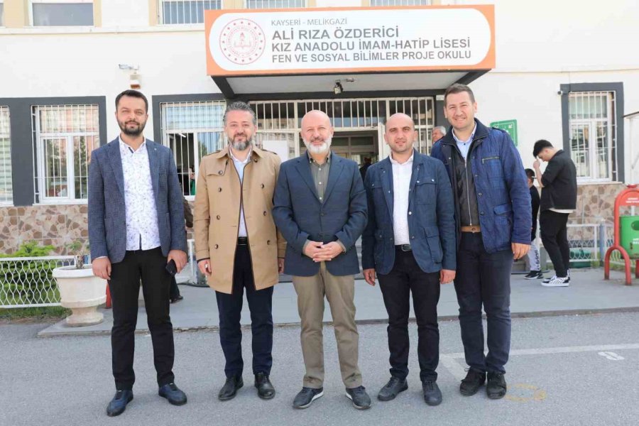 Başkan Çolakbayrakdar, Oyunu Ailesiyle Birlikte Kullandı