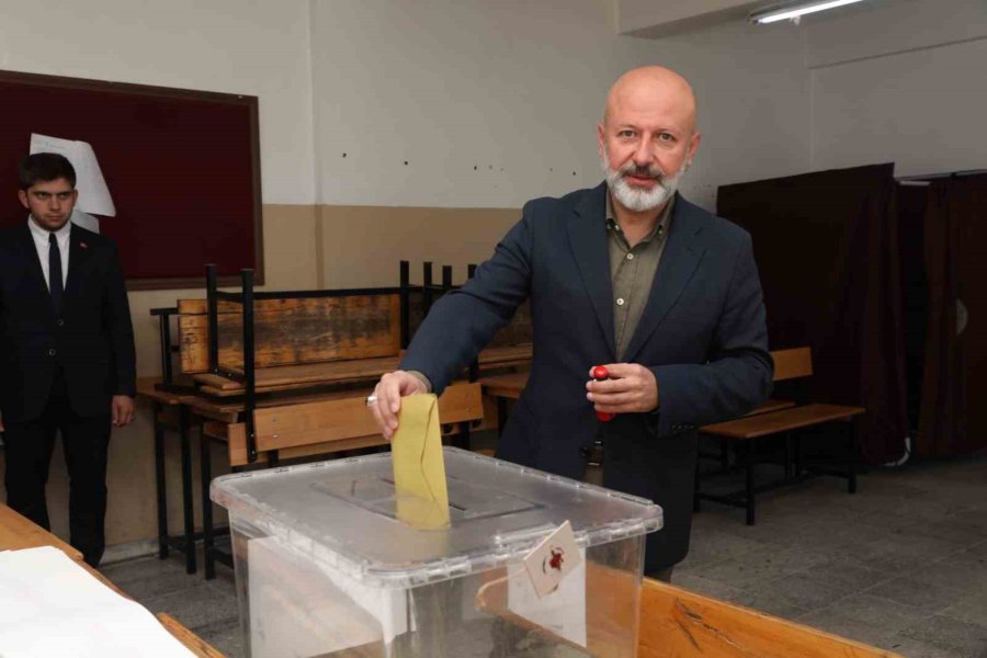 Başkan Çolakbayrakdar, Oyunu Ailesiyle Birlikte Kullandı