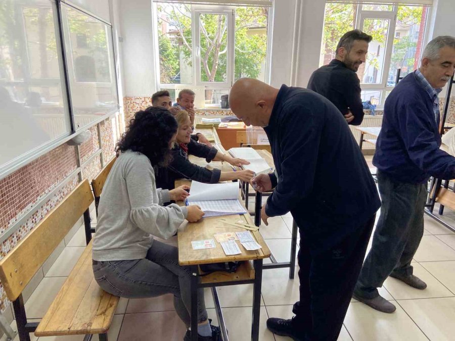 Konya’da Oy Kullanma İşlemi Başladı