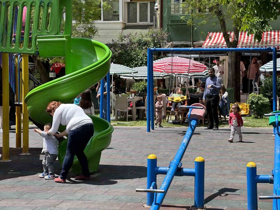 Eskişehirliler Önce Sandığa, Sonra Parklara Koştu